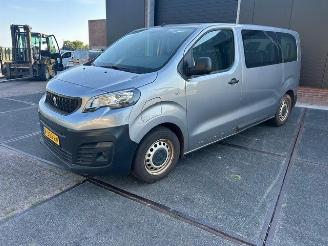 skadebil auto Peugeot Expert 50Kwh Standard 9 personen 136Pk *Navi/Airco 2022/11