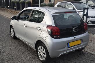 Peugeot 108 1.0 e-VTI  Active 72Pk *Airco picture 4