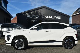 Schadeauto Hyundai Kona 64.8 Comfort Smart 204Pk 3Fase 100% Soh *Navi/Clima/Camera/Stoelverwarming 2025/7