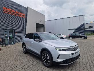 Schadeauto Opel Grandland 1.2 Turbo Hybrid Edition | Techpack 2025/4