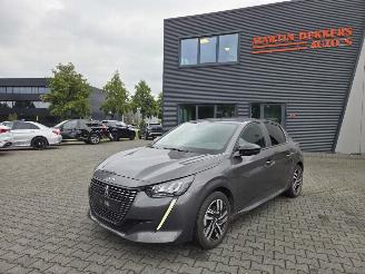 damaged passenger cars Peugeot 208 74kw STYLE  20DKM 2023/1