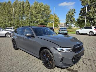 Damaged car BMW 3-serie 330e TOURING / M-SPORT / PANO / HEAD UPP / DRAVITGRAU 2023/9