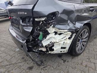 BMW 3-serie 330e X-DRIVE / M-SPORT / PANO / HEAD UPP picture 9