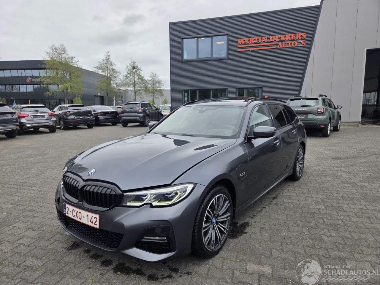 BMW 3-serie 330e X-DRIVE / M-SPORT / PANO / HEAD UPP