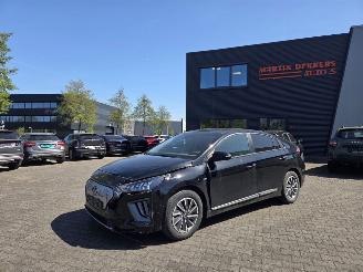 Hyundai Ioniq 100kw FEEL / NAVI / CAMERA / STOELVERW / 30 DKM picture 3