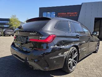 BMW 3-serie 320i -135KW M-SPORT / PANO /AUTOM picture 6