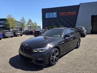 Damaged car BMW 3-serie 320i -135KW M-SPORT / PANO /AUTOM 2021/6