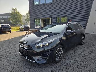 Damaged car Kia Ceed PLUG-IN  HYBRIDE / AUTOMAAT / 34 DKM 2023/7