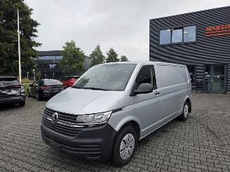 damaged commercial vehicles Volkswagen Transporter 2.0TDi. 150PK - L2 H1 /  27000 KM / ZILVER / CLIMA 2024/5