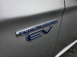 Mitsubishi Outlander 2.4 PHEV Pure+ 169KW - AWD / CAMERA / NAVI / STOELVERW picture 12