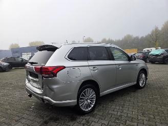 Mitsubishi Outlander 2.4 PHEV Pure+ 169KW - AWD / CAMERA / NAVI / STOELVERW picture 6