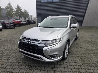 Mitsubishi Outlander 2.4 PHEV Pure+ 169KW - AWD / CAMERA / NAVI / STOELVERW picture 11