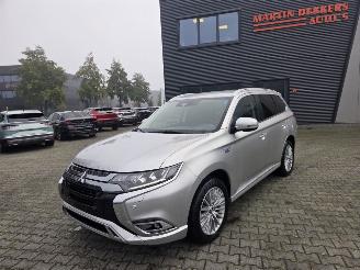 krockskadad bil auto Mitsubishi Outlander 2.4 PHEV Pure+ 169KW - AWD / CAMERA / NAVI / STOELVERW 2020/3