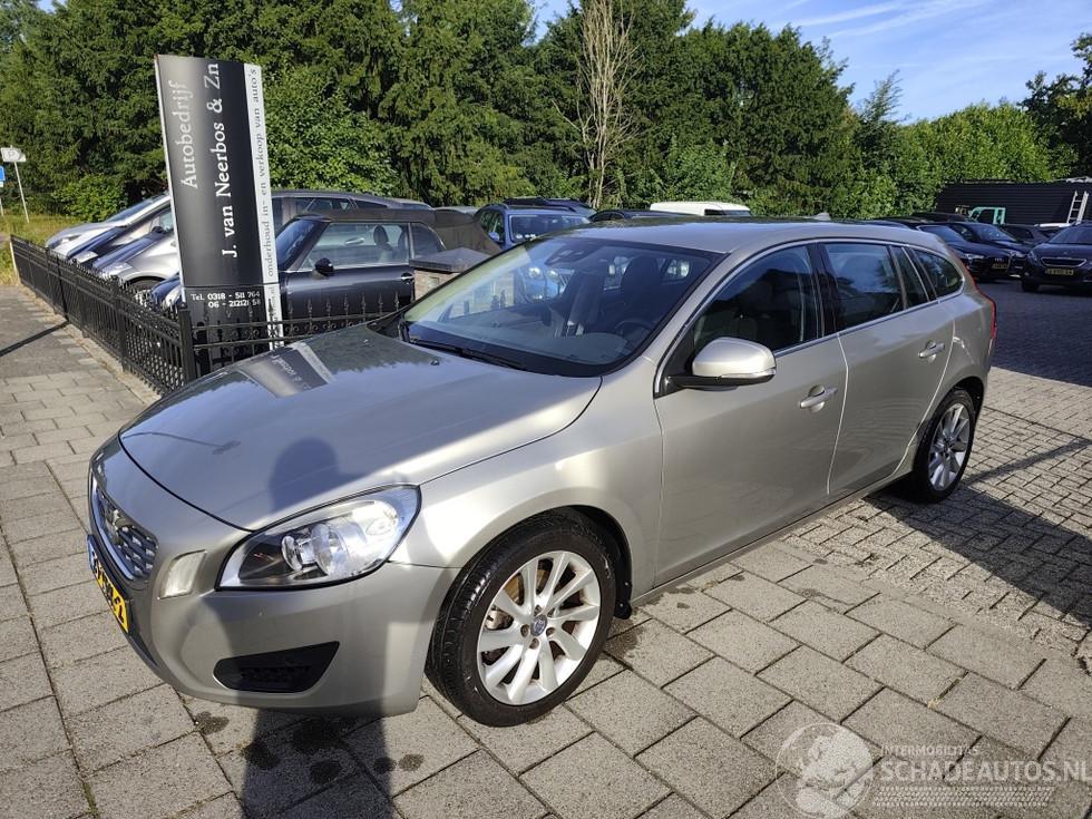 Volvo V-60 1.6 T3 Momentum
