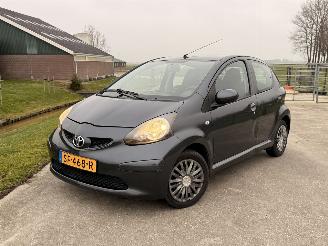 skadebil auto Toyota Aygo | AIRCO | APK TOT SEPT-2026 | RIJDENDE AUTO !! 2008/9