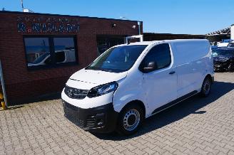 krockskadad bil bedrijf Opel Vivaro  2022/10