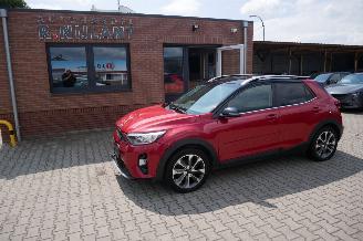 damaged passenger cars Kia Stonic  2019/5