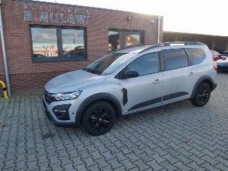 Vaurioauto  passenger cars Dacia Jogger EXTREME + 2022/11