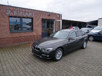 uszkodzony samochody osobowe BMW 3-serie 320 D LUXURY X-DRIVE PANORAMADAK LEER LED 2016/10