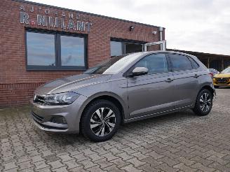 krockskadad bil auto Volkswagen Polo COMFORTLINE 2021/3