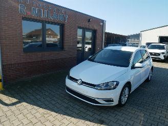 uszkodzony samochody osobowe Volkswagen Golf COMFORTLINE 2019/8