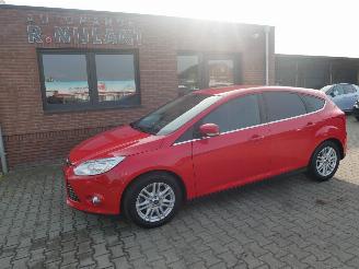 Vaurioauto  passenger cars Ford Focus TITANIUM X XENON 2013/1