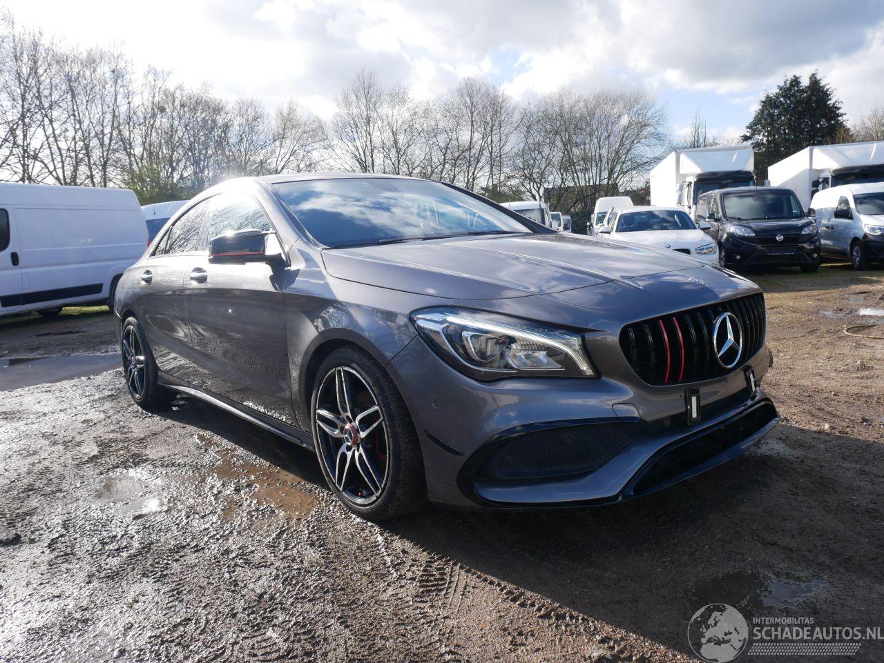 Mercedes Cla-klasse CLA 200 D AMG PANORAMADAK LED ALCANTARA