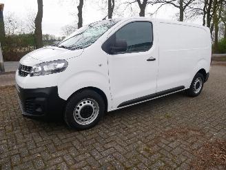 skadebil bedrijf Opel Vivaro  2021/3