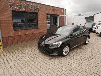 krockskadad bil auto Renault Clio  2021/12