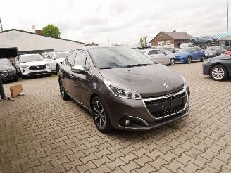 Peugeot 208 TECH EDITION AUTOMAAT. picture 2
