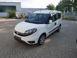 skadebil auto Fiat Doblo 5 PERSOONS MOTORSCHADE 2018/10