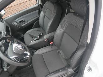 Renault Express  picture 10