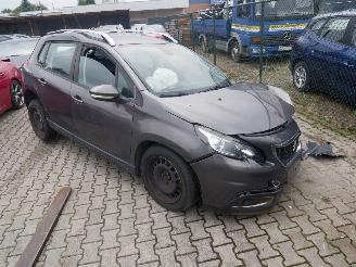 skadebil auto Peugeot 2008 GEEN PAPIEREN.ALLEEN VOOR ONDERDELEN. 2018/11