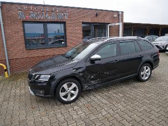 krockskadad bil auto Skoda Octavia scout 4x4 LED DSG 2019/1