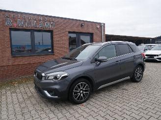 Voiture accidenté Suzuki SX4 CROSS LEER LED PANORAMADAK 2017/7
