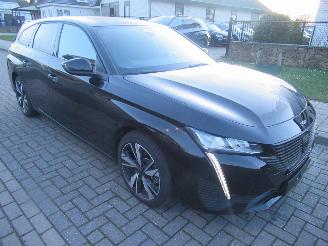 damaged passenger cars Peugeot 308 308SW  PureTech130  ALLURE Virtual-Cockpit  Navi  Camera  Climatronic  LED...... 2022/10