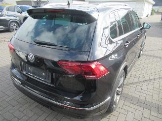 Auto incidentate Volkswagen Tiguan 1.5TSI 150pk DSG-Aut. R-LINE Climatronic Leer Navi Panorama-D Camera ..... 2020/6