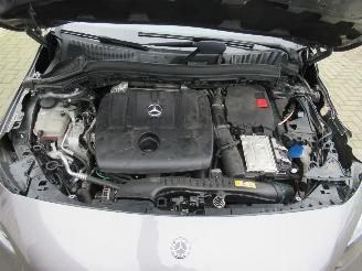 Mercedes B-klasse 180D Aut. AMG-LINE NightPack HalfLeer Navi Camera....... picture 9