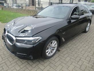 BMW 5-serie 520E Lim. Aut. PluginHybrid  62.241km!! VirtualCockpit Climatronic Leer Navi Camera StoelVerwarming..... picture 3