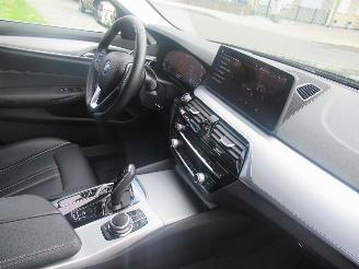 BMW 5-serie 520E Lim. Aut. PluginHybrid  62.241km!! VirtualCockpit Climatronic Leer Navi Camera StoelVerwarming..... picture 14