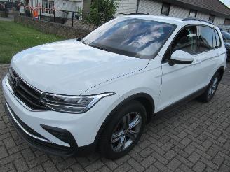 skadebil auto Volkswagen Tiguan 2.0TSI 190pk DSG Aut. 4MOTION 4x4  Climatronic Navi Camera TrekHaak-Klapbaar... 2024/7
