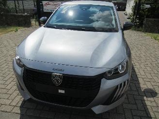 skadebil auto Peugeot 208 1.2 Hybrid AUT. Airco CruiseControl Parktronic Navigatie-Android/Carplay 2026/2