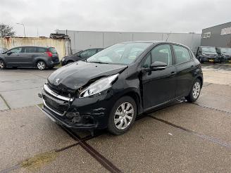 damaged passenger cars Peugeot 208 1.2 PureTech Active 2016/9