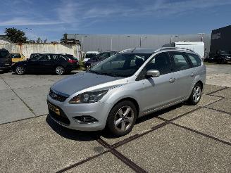 Schadeauto Ford Focus 1.6 Comfort Wagon 2011/2