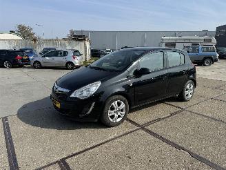 krockskadad bil auto Opel Corsa 1.2 16v Berlin 5drs 2013/9