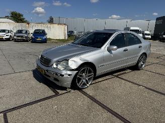 Voiture accidenté Mercedes C-klasse 200 K Avantgarde 2000/8