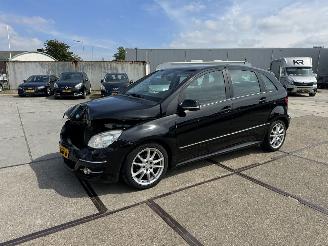 Damaged car Mercedes B-klasse B180 automaat 2010/8