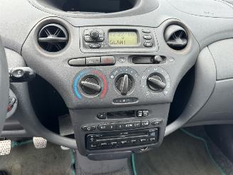Toyota Yaris 1.0 16v  VVT-i Sol picture 7