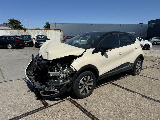 krockskadad bil auto Renault Captur 1.5 DCI  Xmod 2016/6