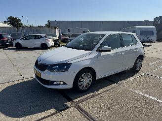 krockskadad bil auto Skoda Fabia 1.4 TDI Ambition 2015/3